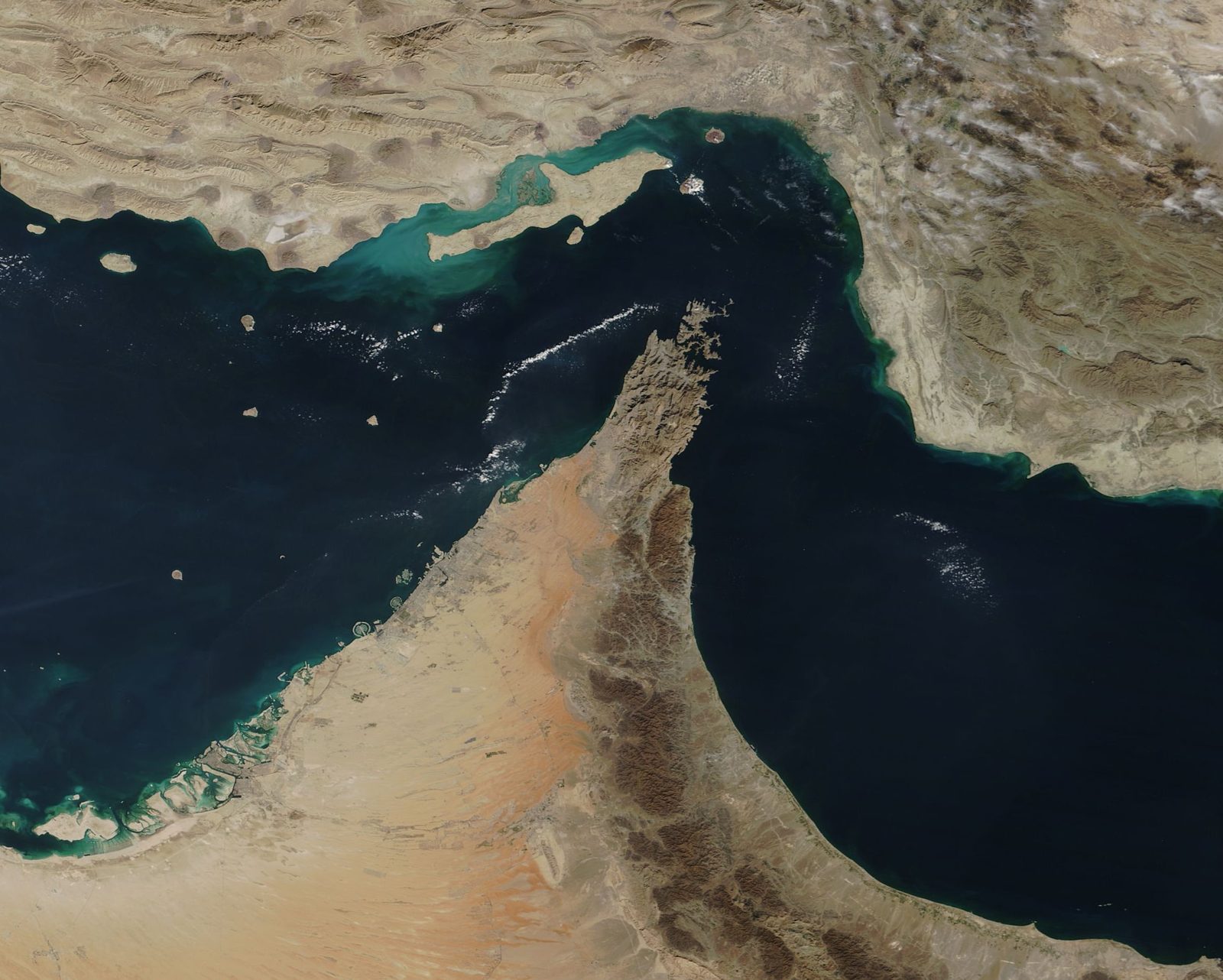 The $105 Paradox: Why Brent Is Falling While Tankers Go Dark in Hormuz